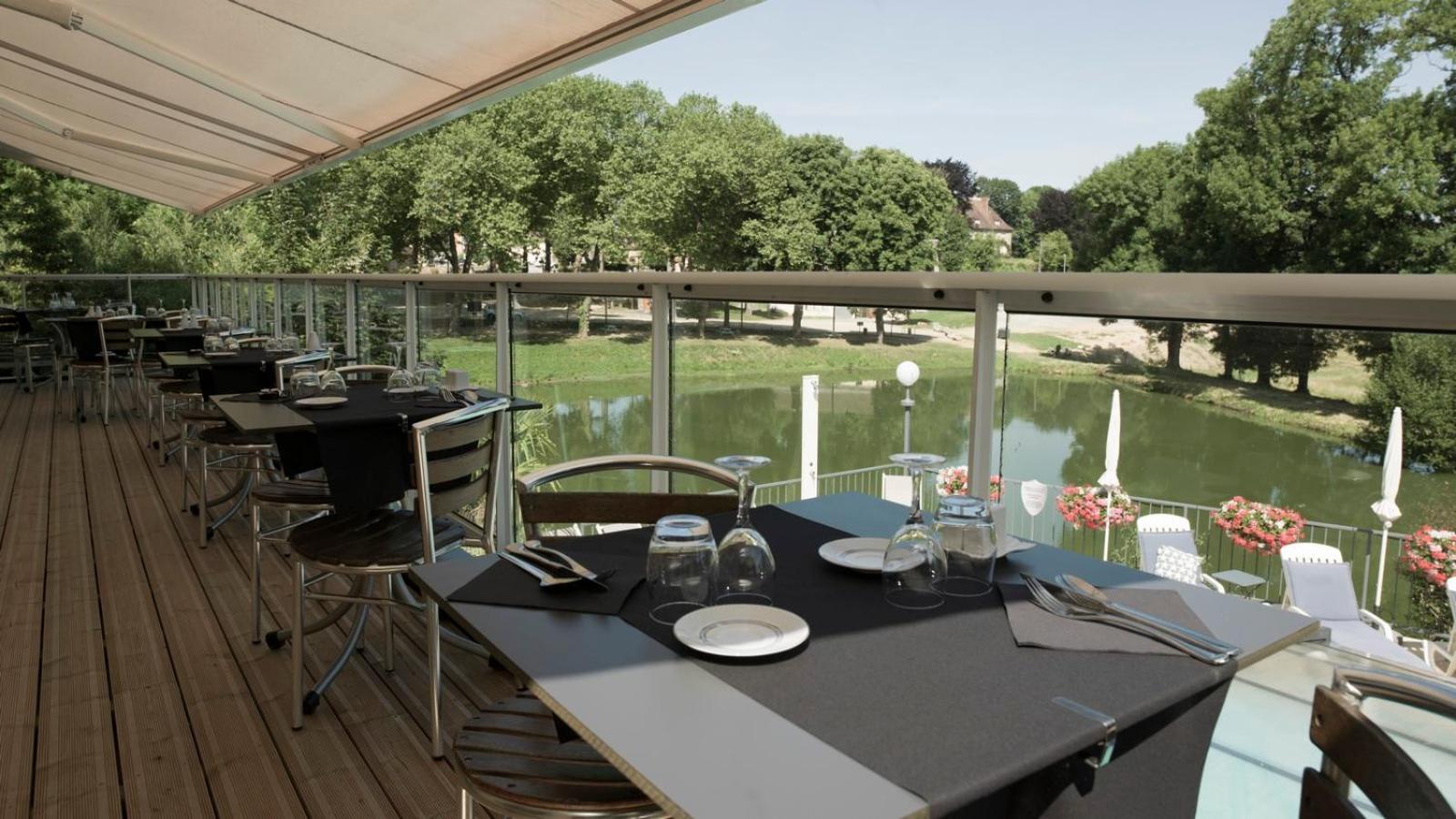 Logis Hotel Auberge De L'Etang Magnac-Bourg Exterior photo